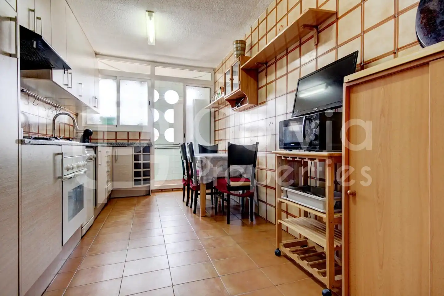 Kitchen of Flat for sale in L'Hospitalet de Llobregat  with Parquet flooring and Balcony