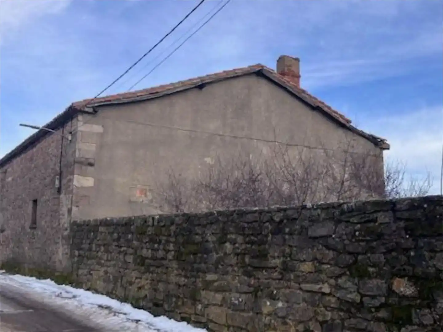 Vista exterior de Casa adosada en venda en Brañosera amb Jardí privat