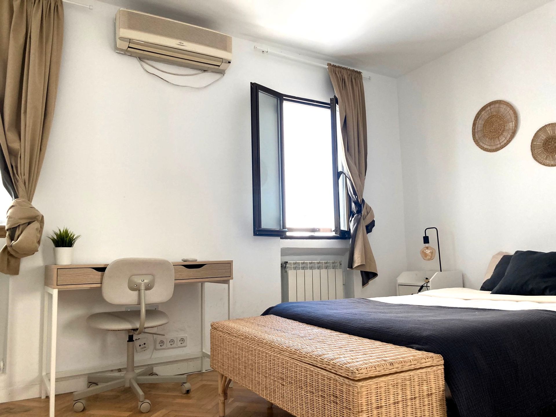 Bedroom of Flat to share in  Madrid Capital  with Air Conditioner, Heating and Furnished