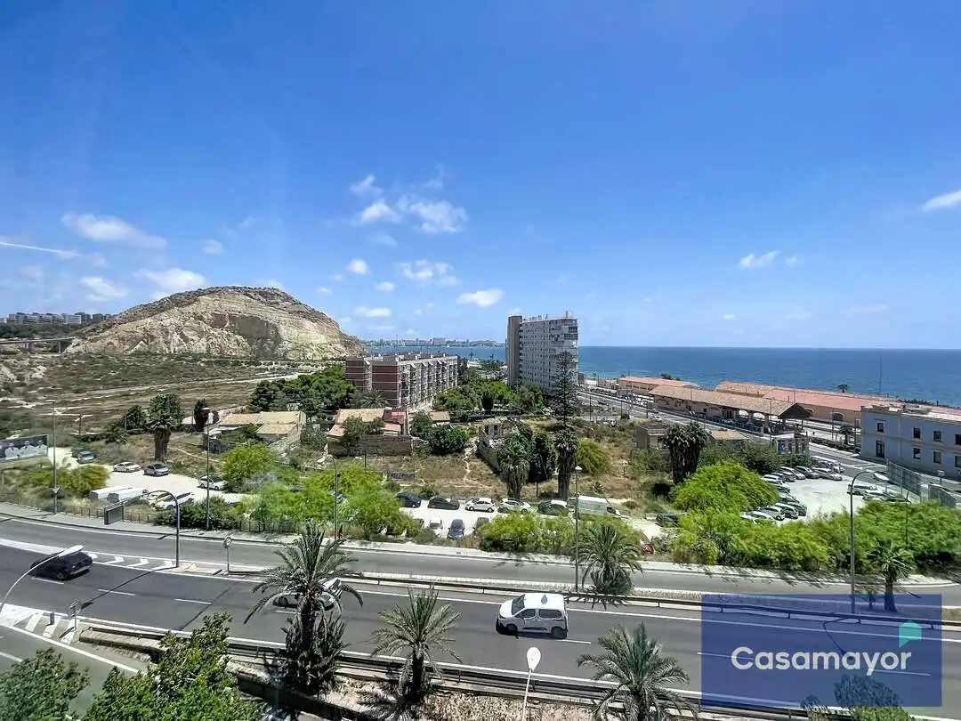Vista exterior de Dúplex en venda en Alicante / Alacant amb Aire condicionat