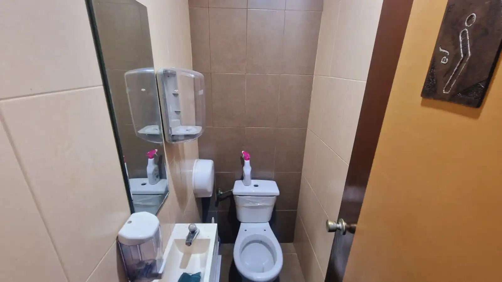 Bathroom of Commercial properties for sale in Córdoba  with Air Conditioner, Heating and Furnished