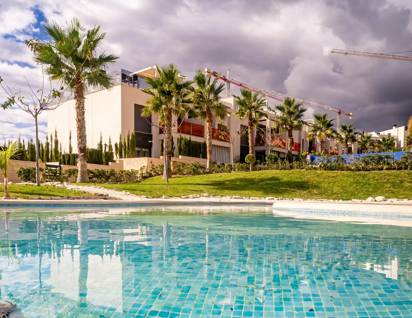 Vista exterior de Àtic en venda en Finestrat amb Aire condicionat, Calefacció i Jardí privat