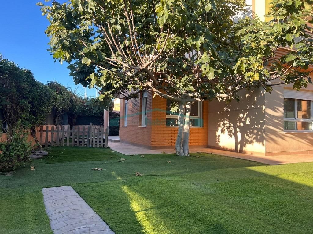 Casa adosada de lloguer a San Antonio de Benagéber