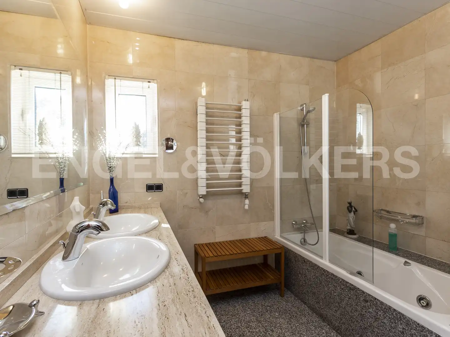 Baño de Casa o chalet en venta en Santa Coloma de Cervelló con Calefacción, Jardín privado y Parquet