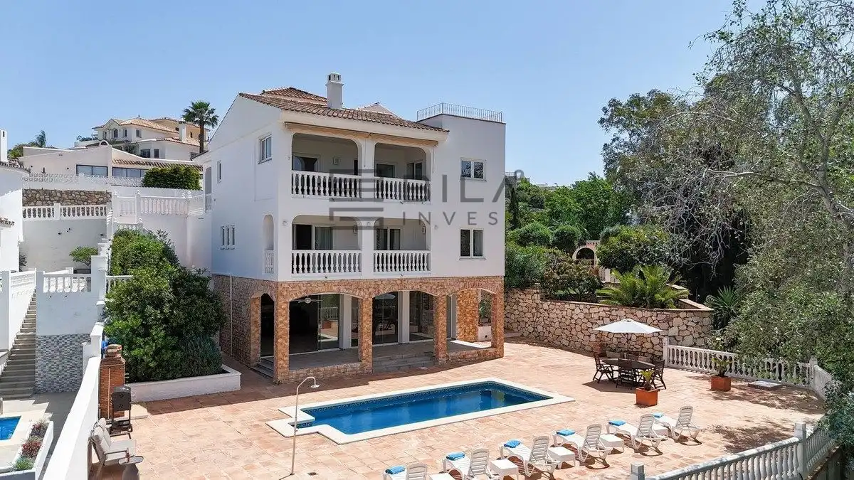 Chalet con piscina en venta en Cerros del Aguila