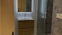 Bany de Pis en venda en Vigo  amb Parquet i Terrassa