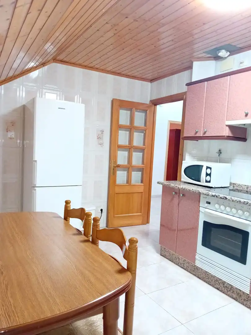 Küche von Haus oder Chalet zur Miete in A Mezquita  mit Heizung, Abstellraum und Möbliert