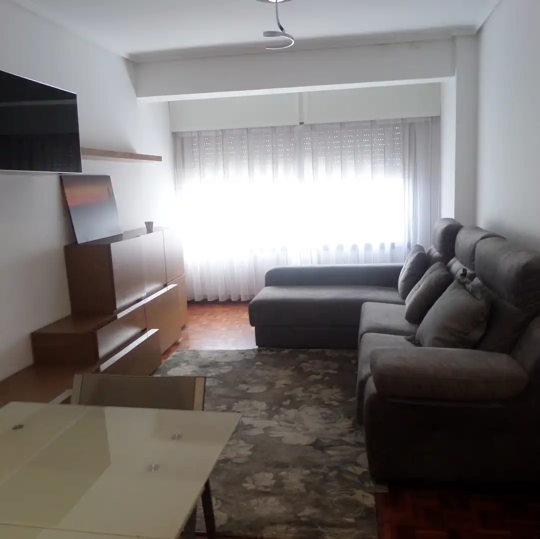 Wohnzimmer von Wohnung zur Miete in A Coruña Capital  mit Parkett, Möbliert und Ofen