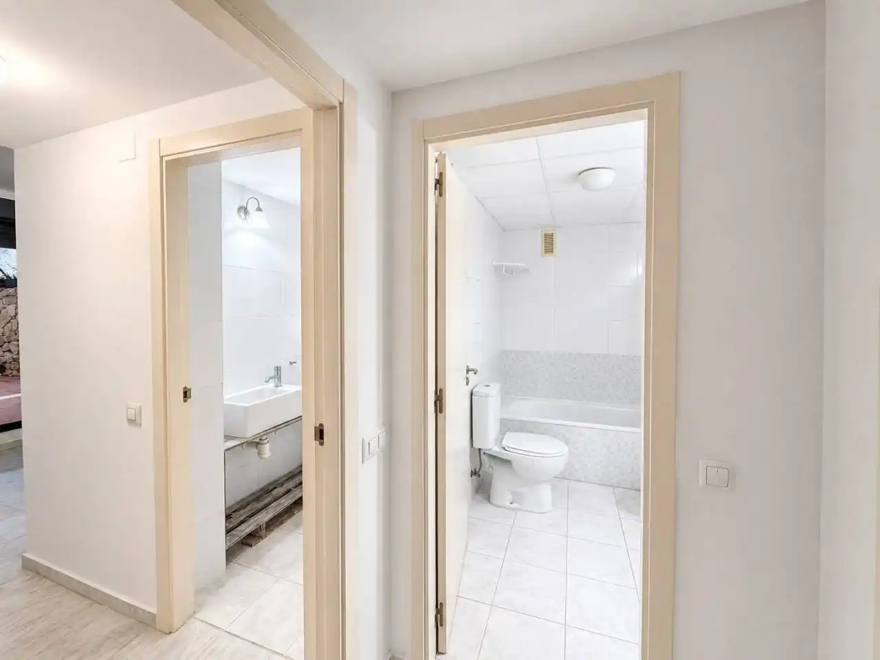 Bathroom of Flat for sale in Oropesa del Mar / Orpesa  with Air Conditioner, Terrace and Storage room