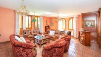Sala d'estar de Casa o xalet en venda en Baza amb Aire condicionat, Terrassa i Piscina