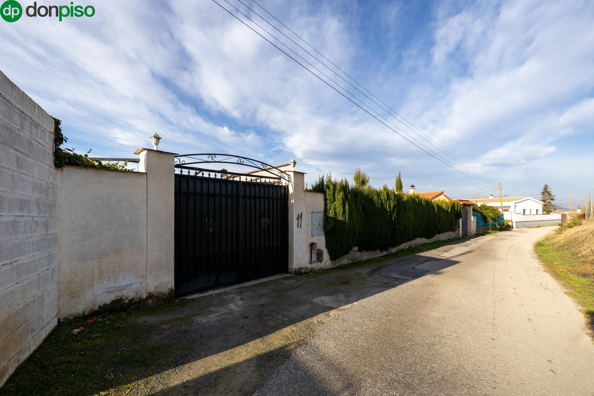 Vista exterior de Finca rústica en venda en Maracena amb Aire condicionat, Terrassa i Piscina