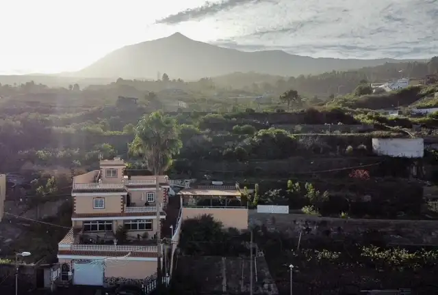 Vista exterior de Casa o xalet en venda en Icod de los Vinos amb Jardí privat, Terrassa i Forn