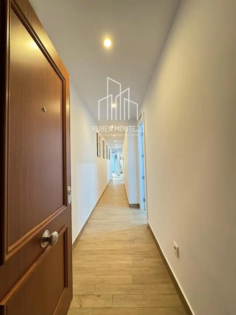 Room in Avenida de Portugal 141 3ºF, 141, Carmelitas
