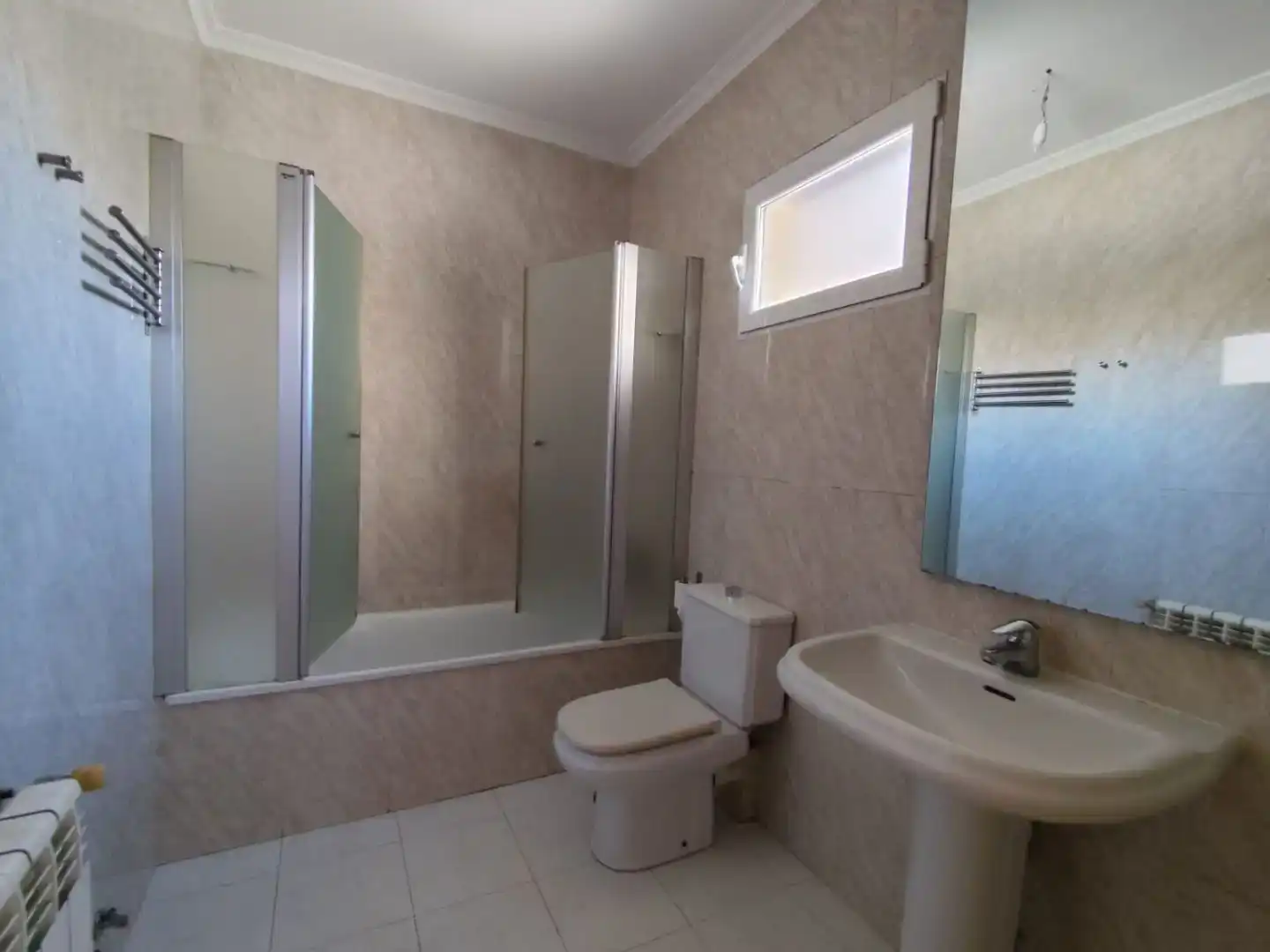 Baño de Casa o chalet en venta en Ávila con Jardín privado, Parquet y Balcón