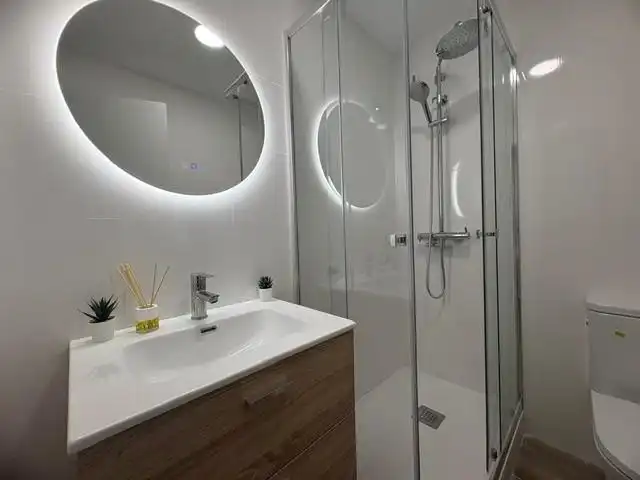 Bathroom of Flat for sale in Barcelona