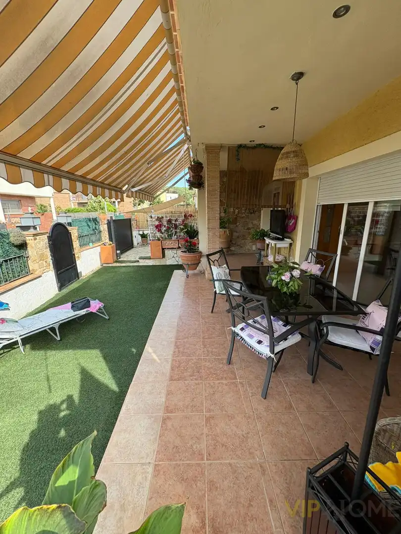 Doppelhaushälfte mit Pool zum Verkauf in carrer suro de la creu 7
