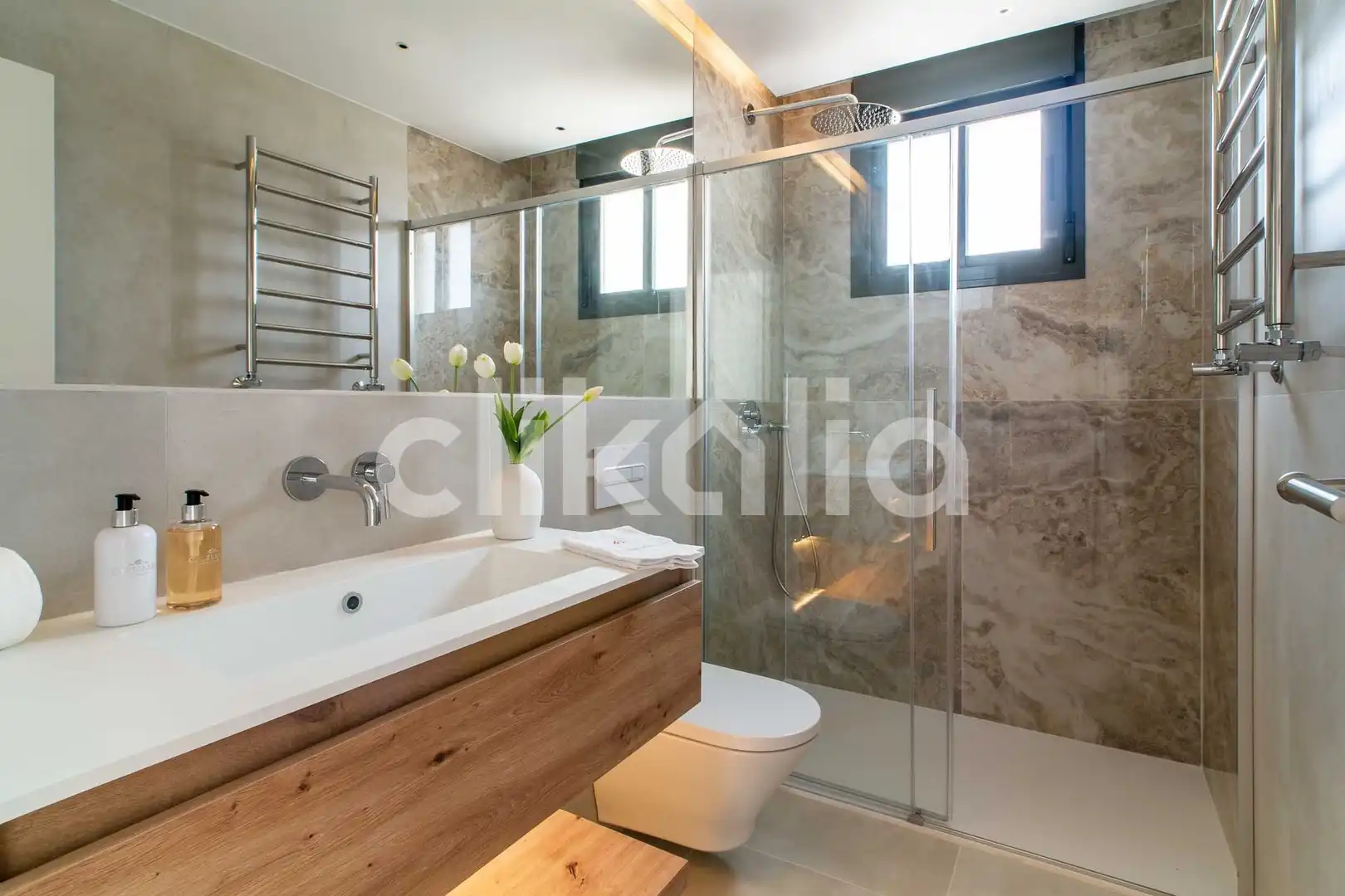 Badezimmer von Dachboden zum Verkauf in Madrid mit Klimaanlage, Heizung und Terrasse