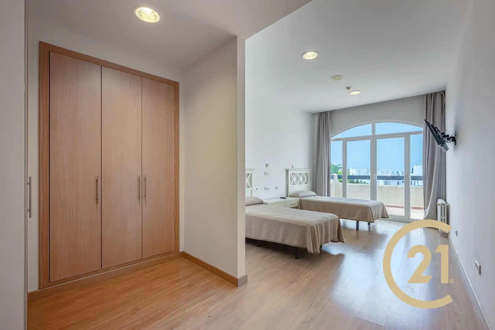 Bedroom of Buildings for sale in Estepona  with Community pool