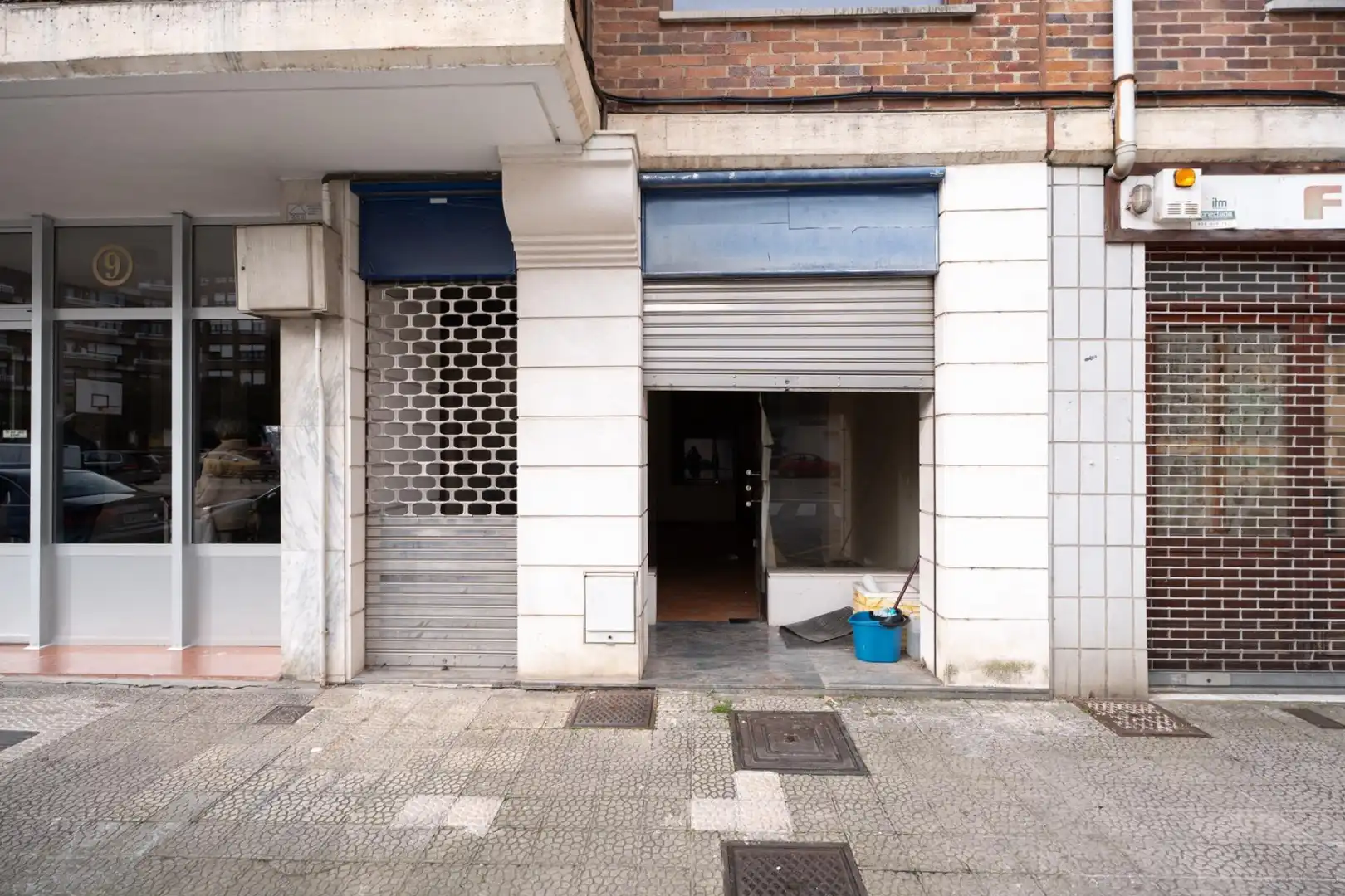 Local comercial en venta en Plaza de los Valles 9, imagen 2