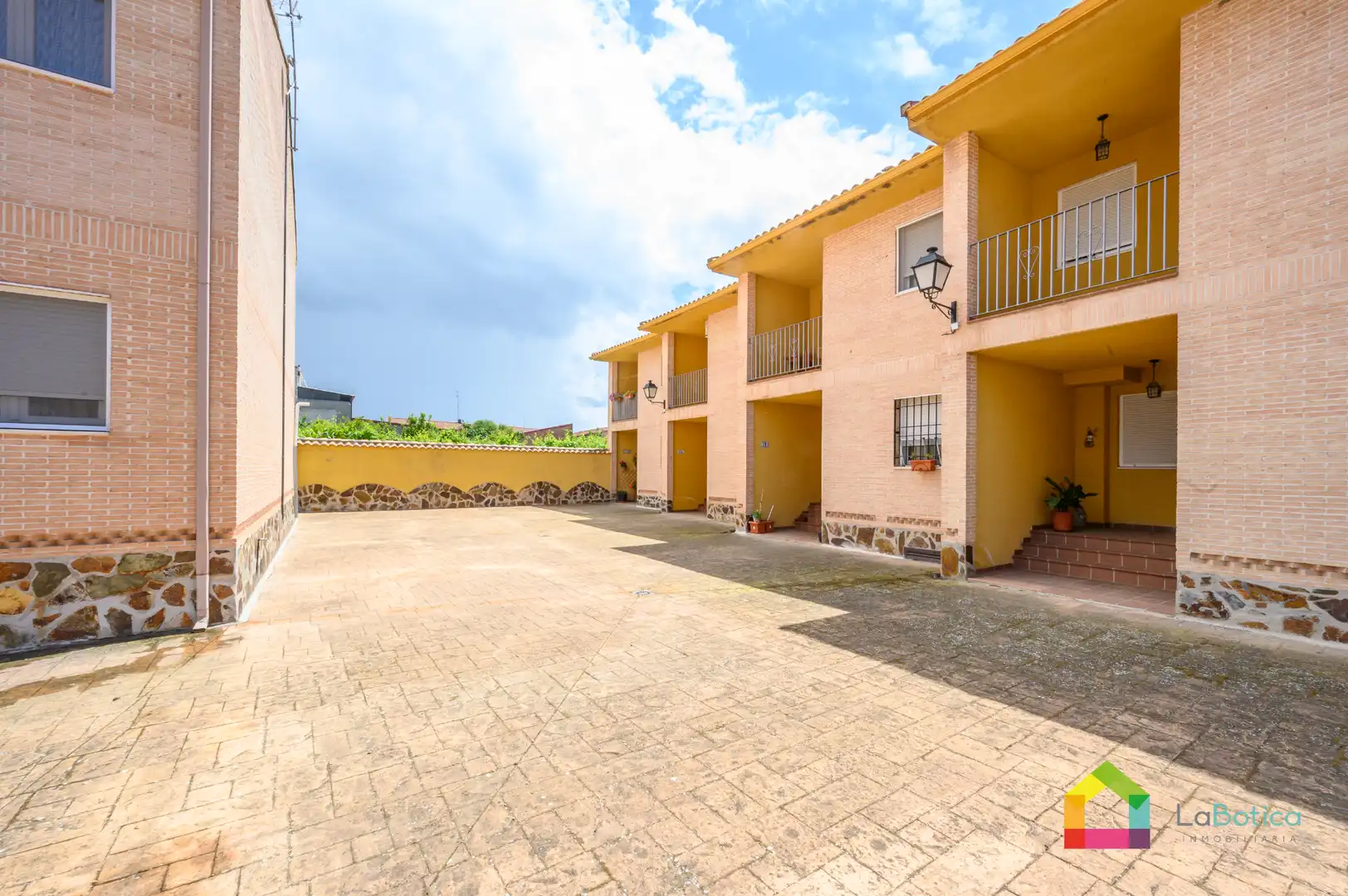 Exterior view of Detached homes for sale in Esquivias  with Air Conditioner, Heating and Balcony