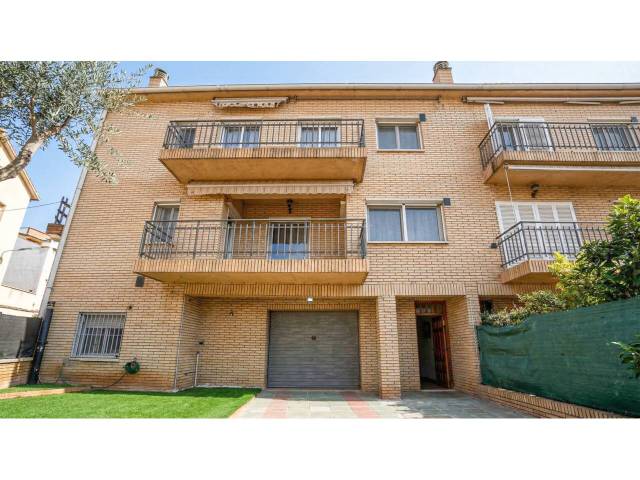 Casa adosada en Venta en Calle Isabel la católica en Casc Antic