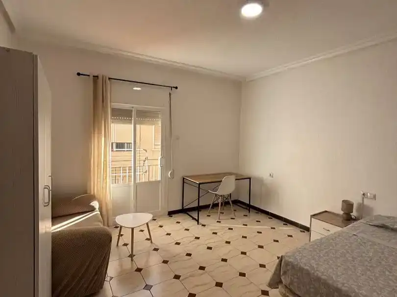 Habitación de Piso para compartir en Plaza de Toros - Avenida Chapí - Trinquete  