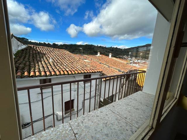 Casa adosada en Venta en Cilleros