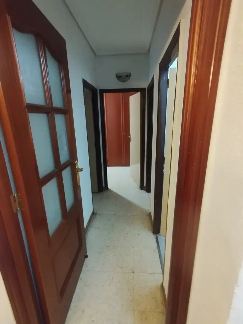 Wohnung zum Verkauf in Sevilla mit Klimaanlage, Terrasse und Möbliert