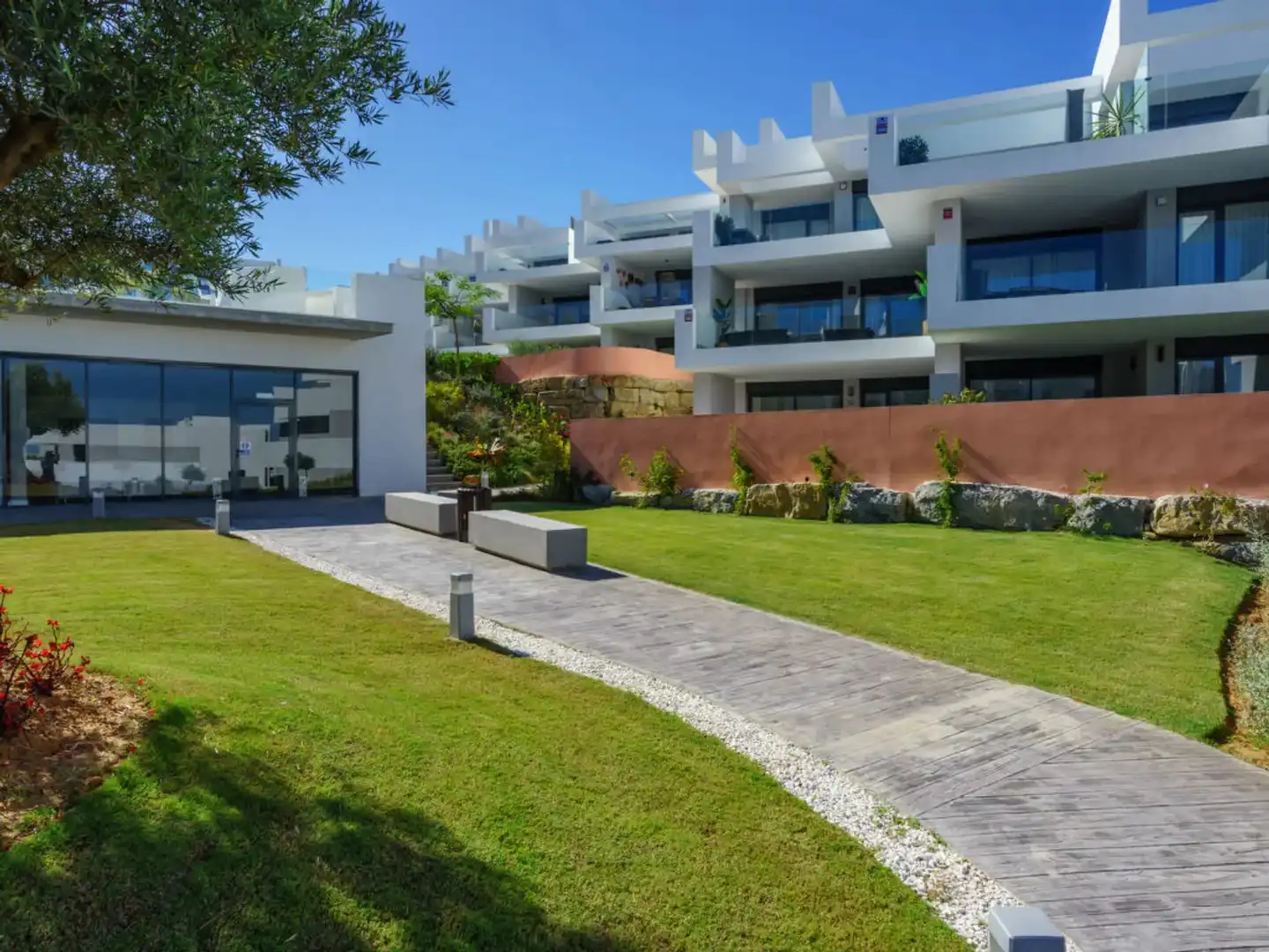Außenansicht von Dachboden zum Verkauf in Manilva mit Klimaanlage, Heizung und Terrasse