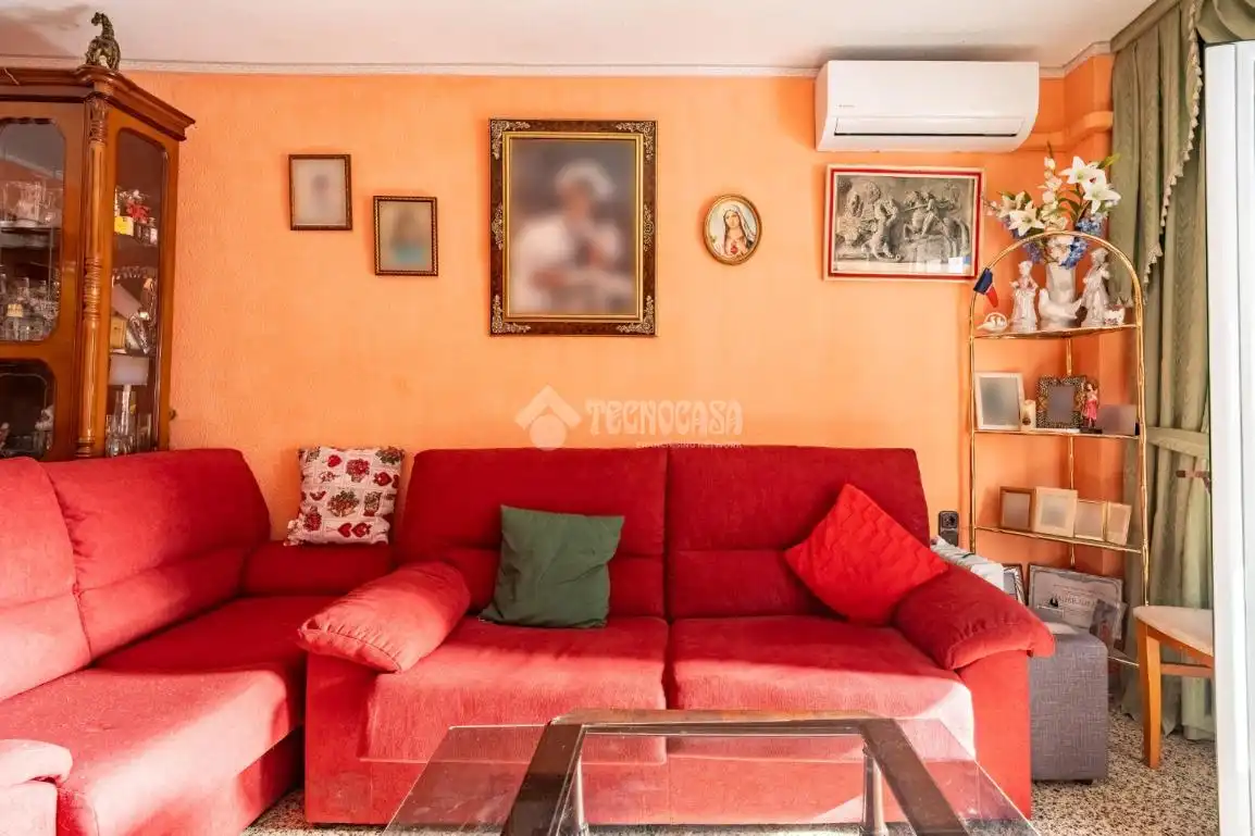 Living room of Flat for sale in Granada  with Air Conditioner, Heating and Terrace