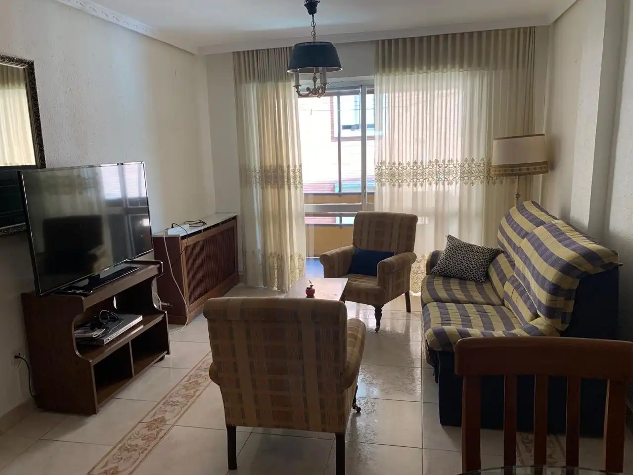 Living room of Flat for rent in Cuenca  with Heating, Terrace and Furnished