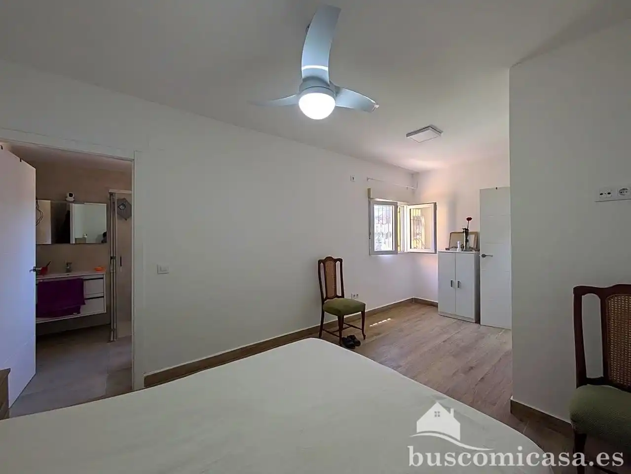 Dormitori de Casa o xalet en venda en Linares amb Aire condicionat, Jardí privat i Traster
