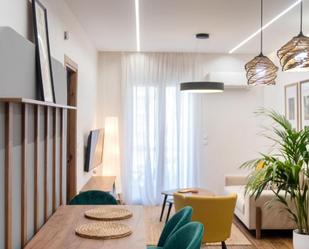 Sala d'estar de Pis de lloguer en Badalona amb Aire condicionat, Moblat i Es permeten mascotes