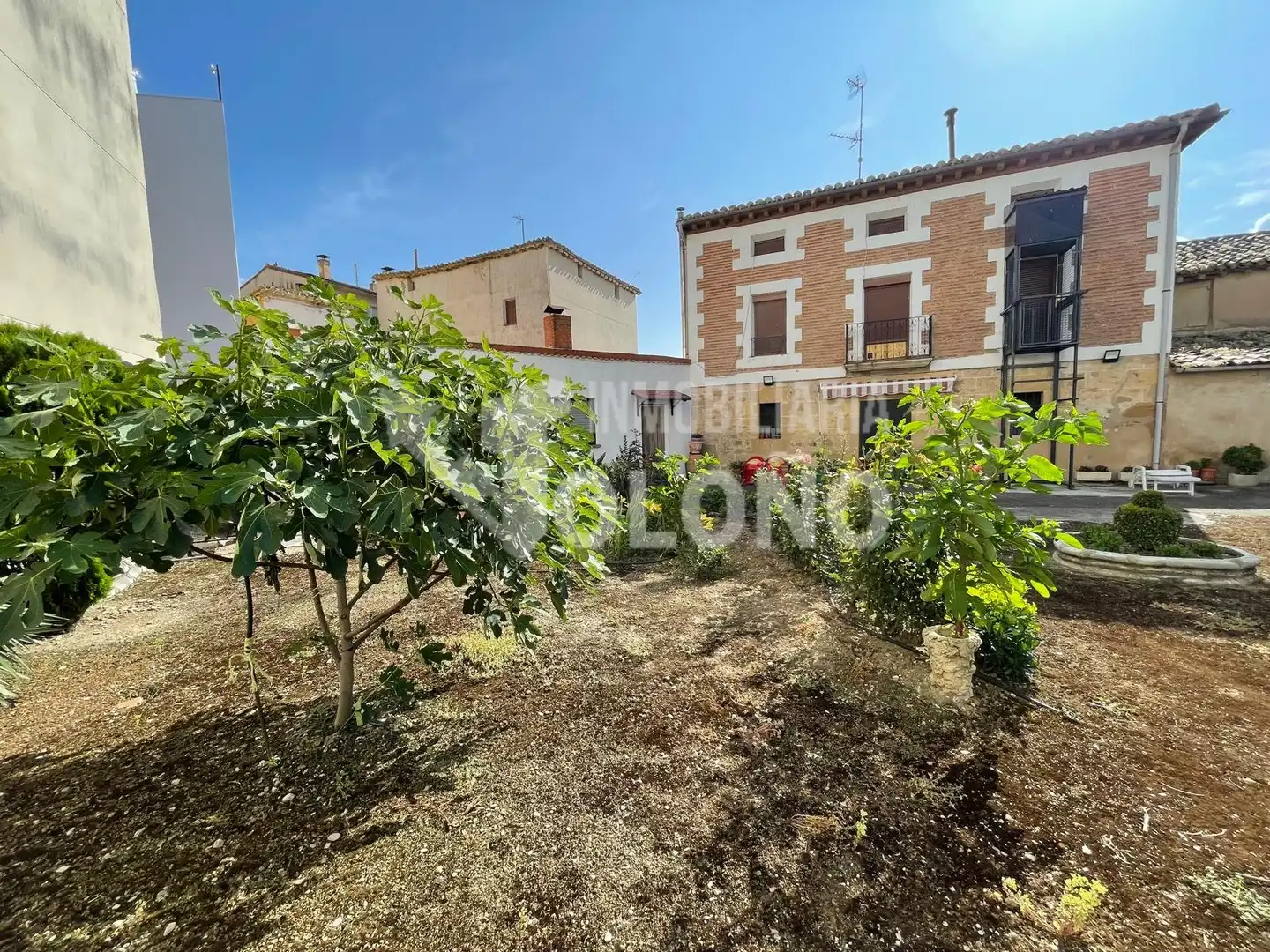 Houses for sale in Cihuri  with Heating, Private garden and Storage room