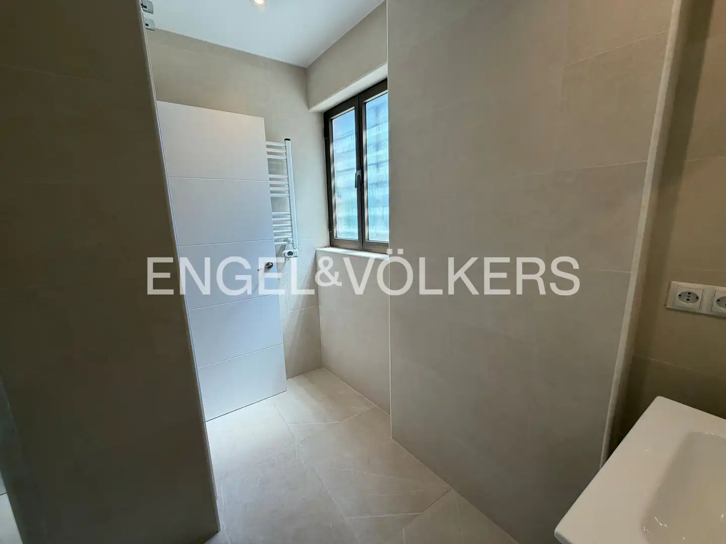 Bany de Apartament de lloguer en Madrid amb Aire condicionat, Calefacció i Parquet