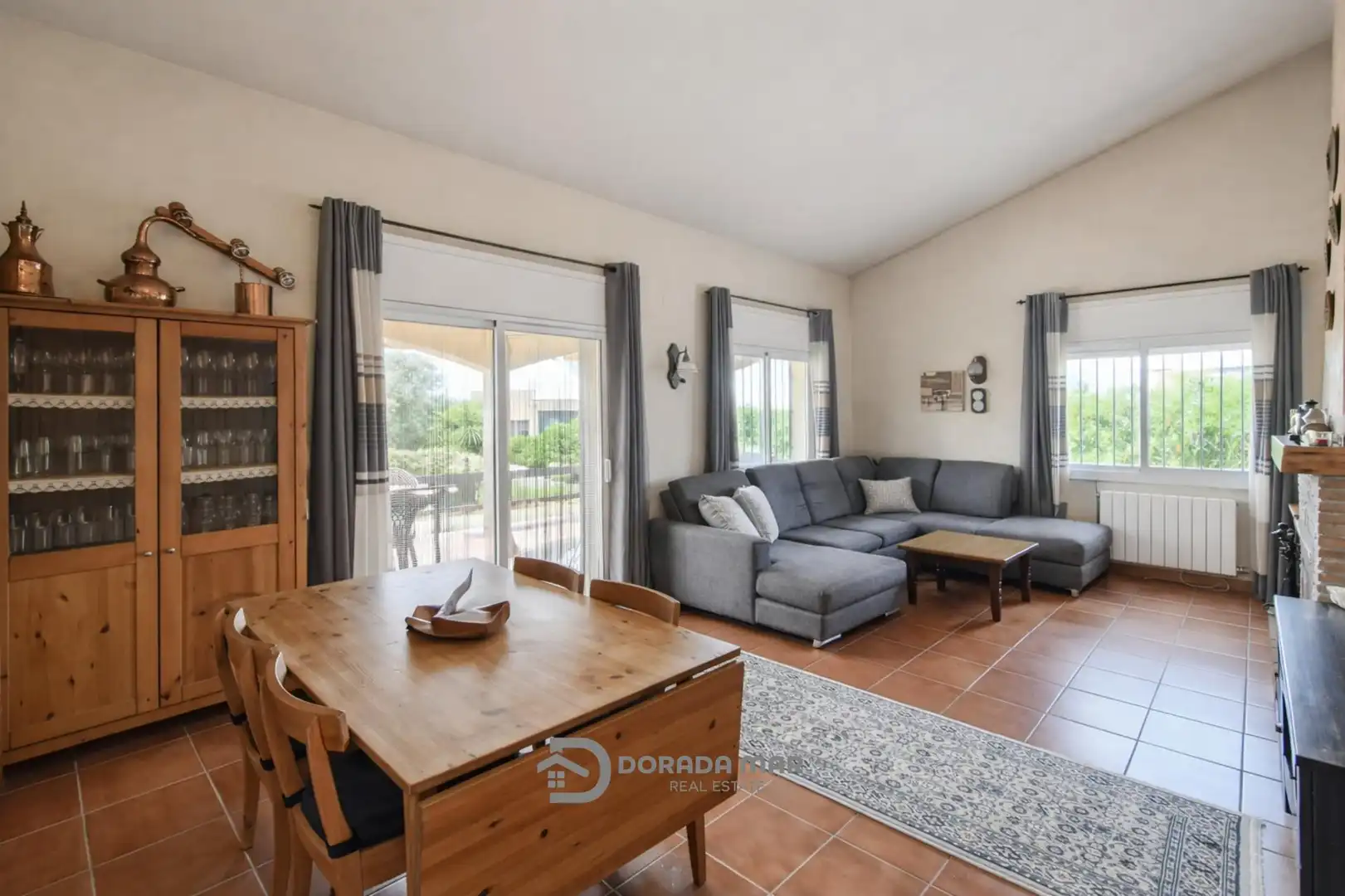 Sala de estar de Casa o chalet en venta en Olivella con Calefacción, Jardín privado y Piscina