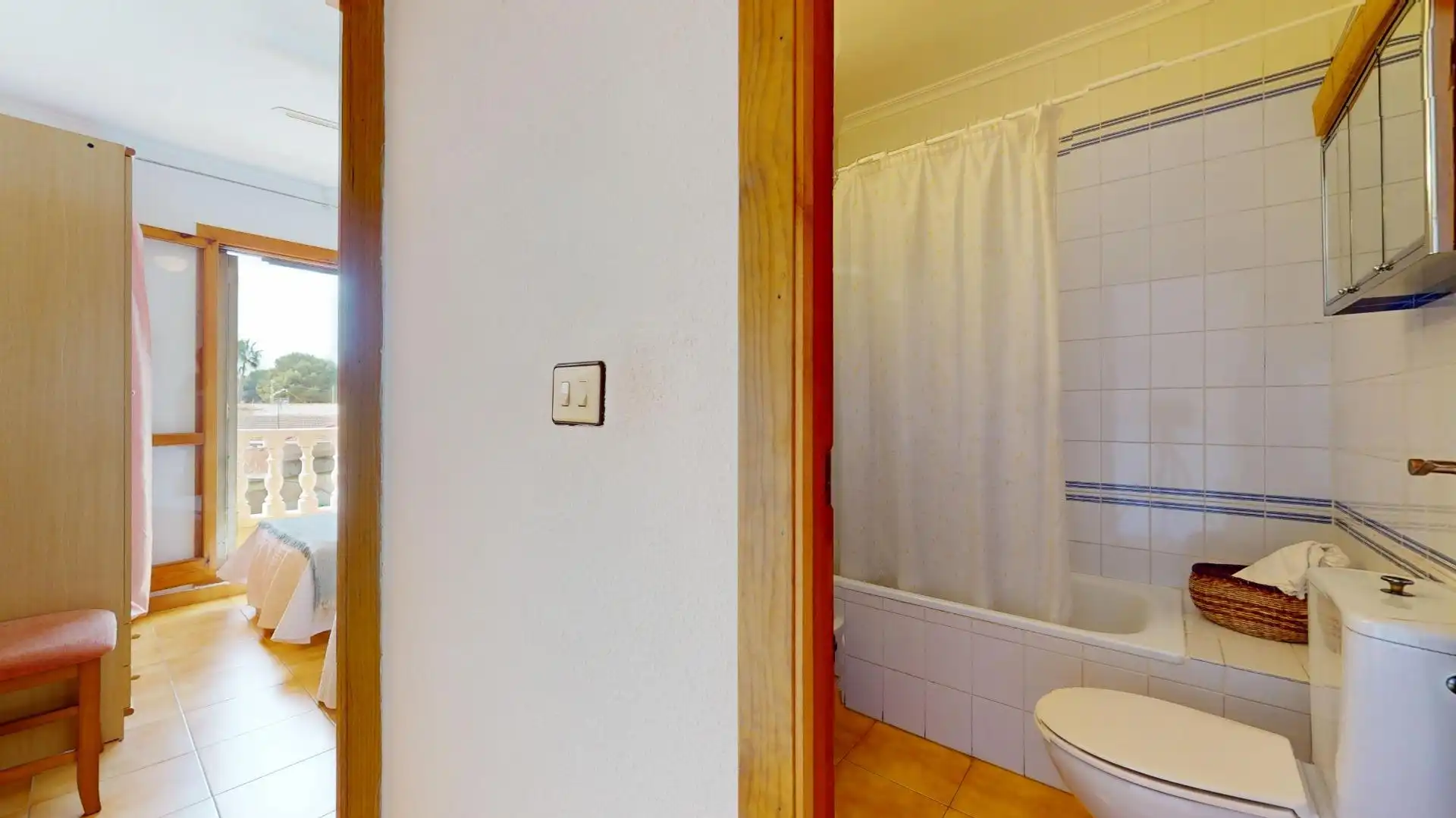 Baño de Casa adosada en venta en San Pedro del Pinatar con Jardín privado, Terraza y Amueblado