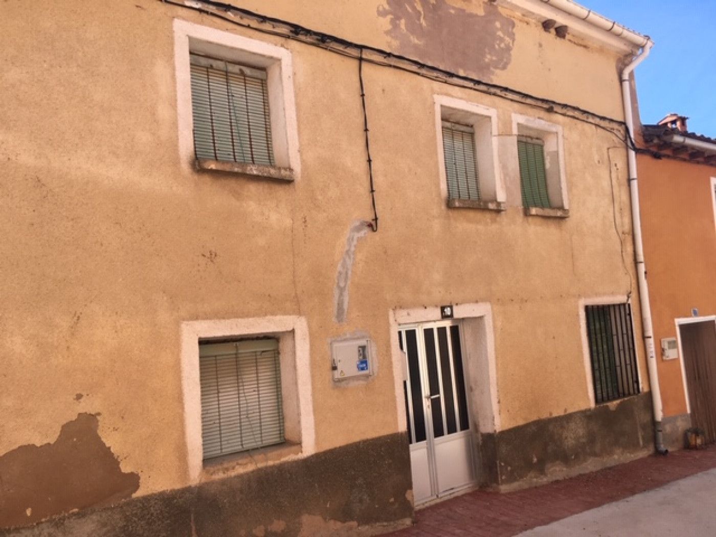 Exterior view of Country house for sale in Villamayor de los Montes