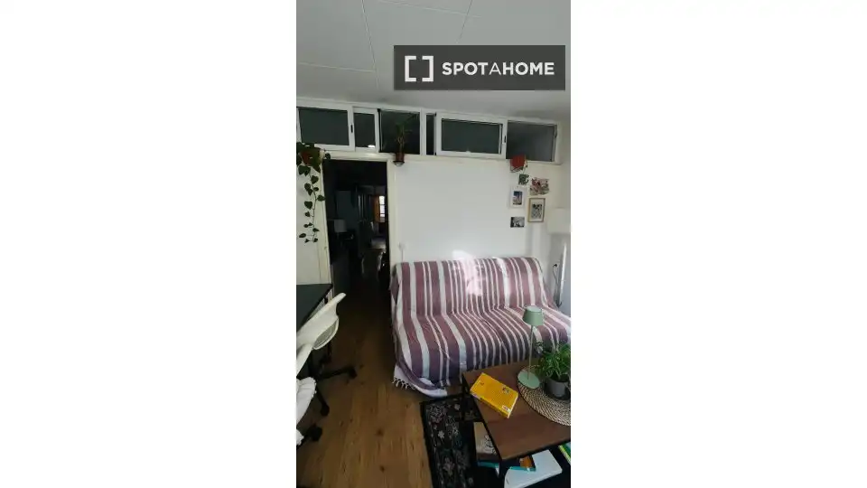 Habitación de Piso de alquiler en  Barcelona Capital con Aire acondicionado, Calefacción y Amueblado