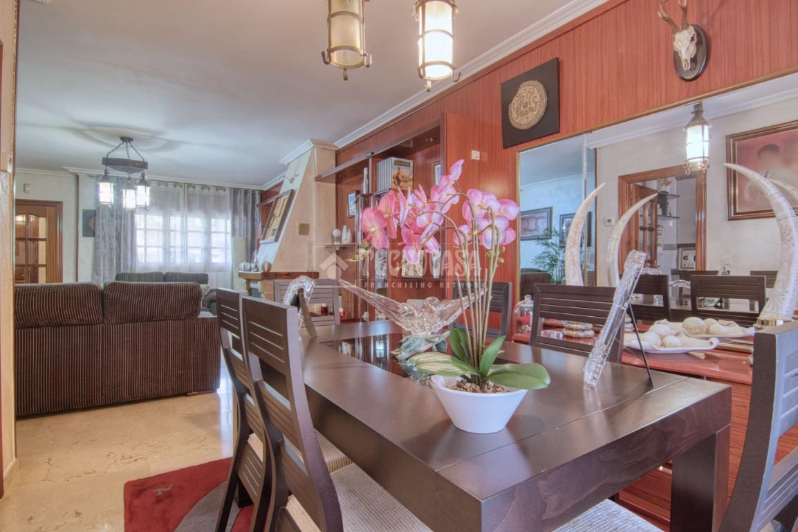 Menjador de Casa adosada en venda en Arroyo de la Encomienda amb Aire condicionat i Calefacció