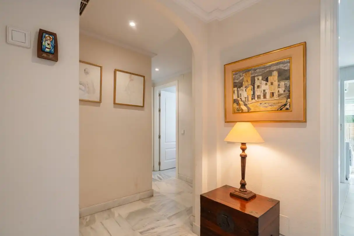 Wohnung zum Verkauf in Marbella mit Klimaanlage, Heizung und Privatgarten