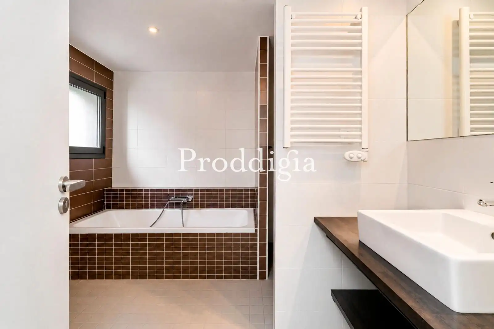 Baño de Casa o chalet de alquiler en Barcelona con Aire acondicionado, Calefacción y Amueblado