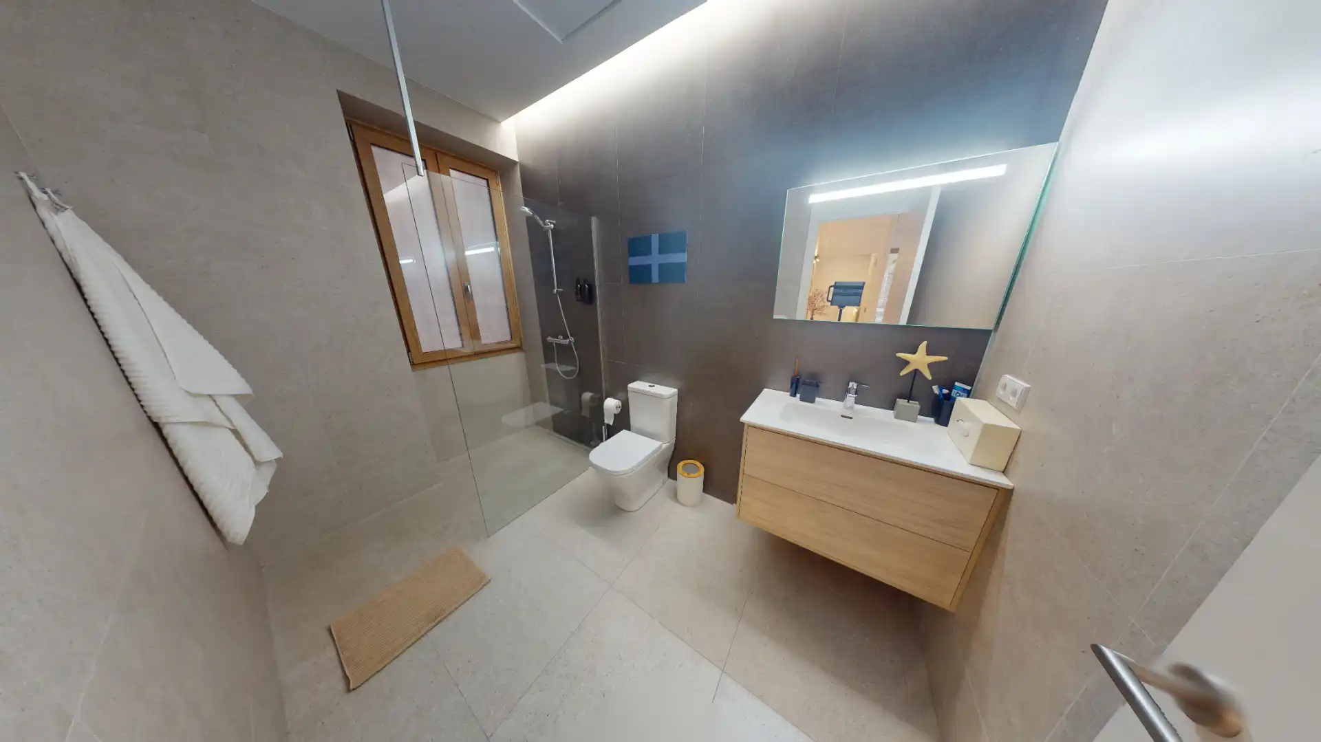 Badezimmer von Wohnung zum Verkauf in Alicante / Alacant mit Klimaanlage, Privatgarten und Abstellraum