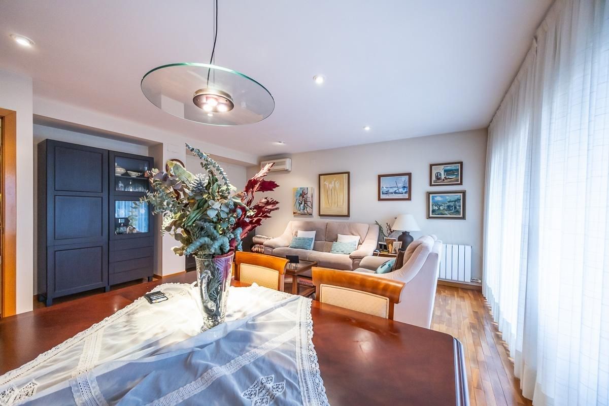 Sala de estar de Dúplex en venta en Castellar del Vallès con Aire acondicionado, Calefacción y Terraza