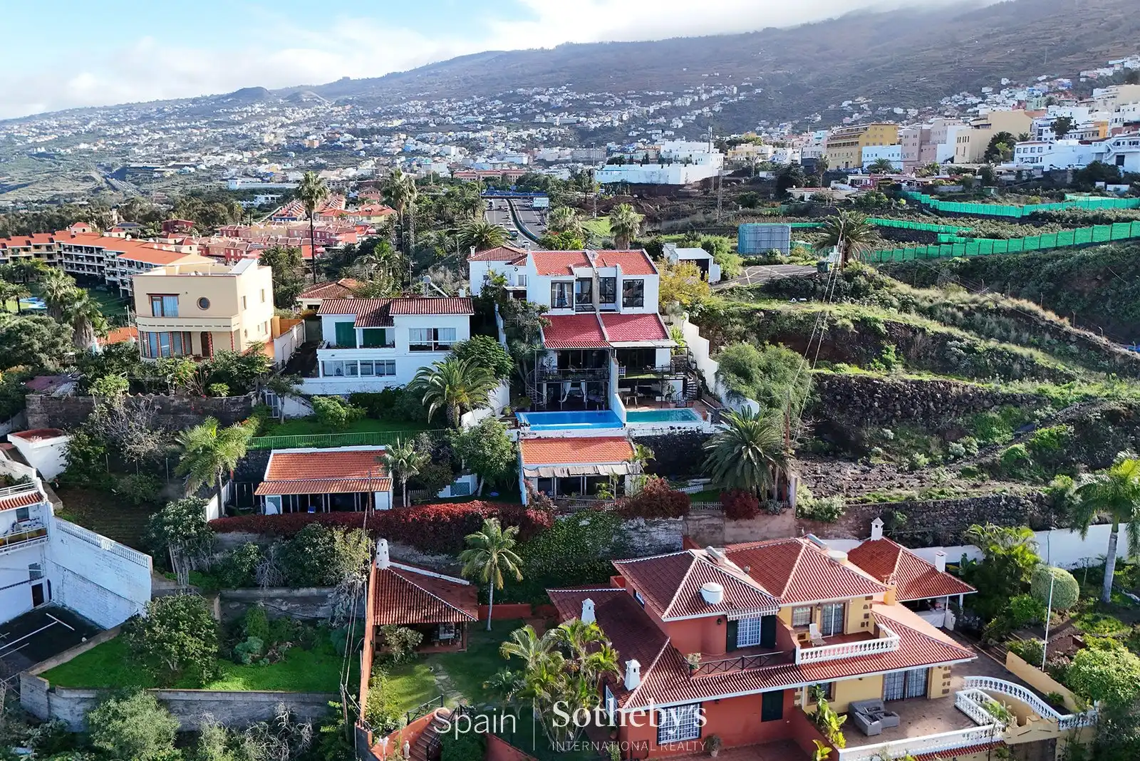 Vista exterior de Casa o xalet en venda en Santa Úrsula amb Aire condicionat, Calefacció i Jardí privat