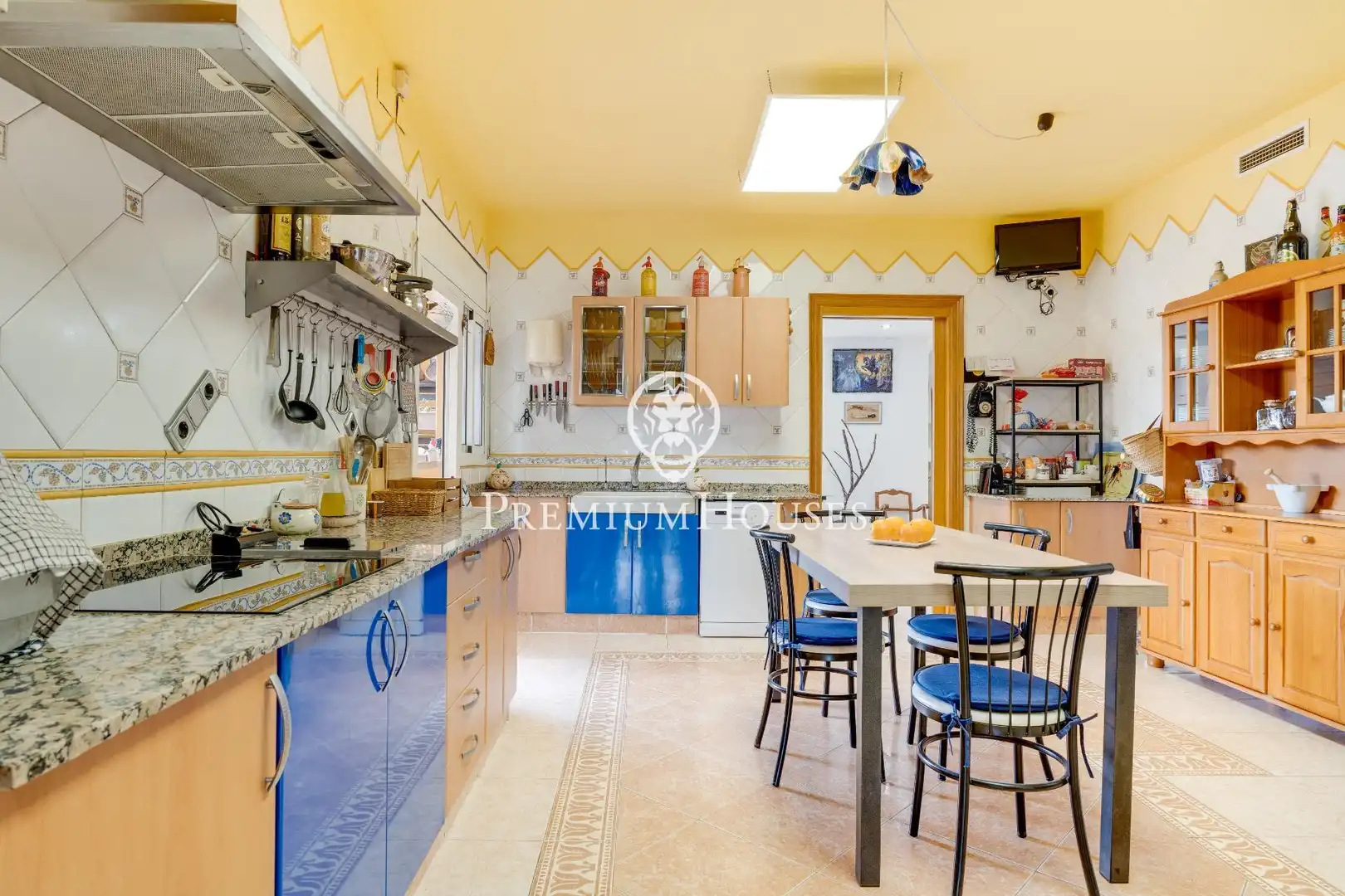 Cocina de Casa o chalet en venta en Vilanova i la Geltrú con Aire acondicionado, Calefacción y Jardín privado