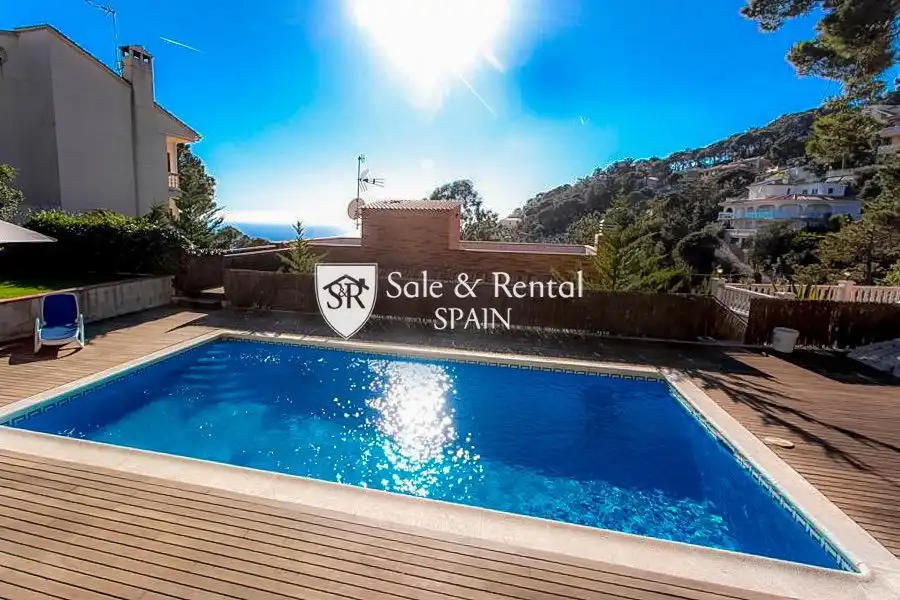 Vista exterior de Casa o xalet en venda en Lloret de Mar amb Aire condicionat, Calefacció i Jardí privat
