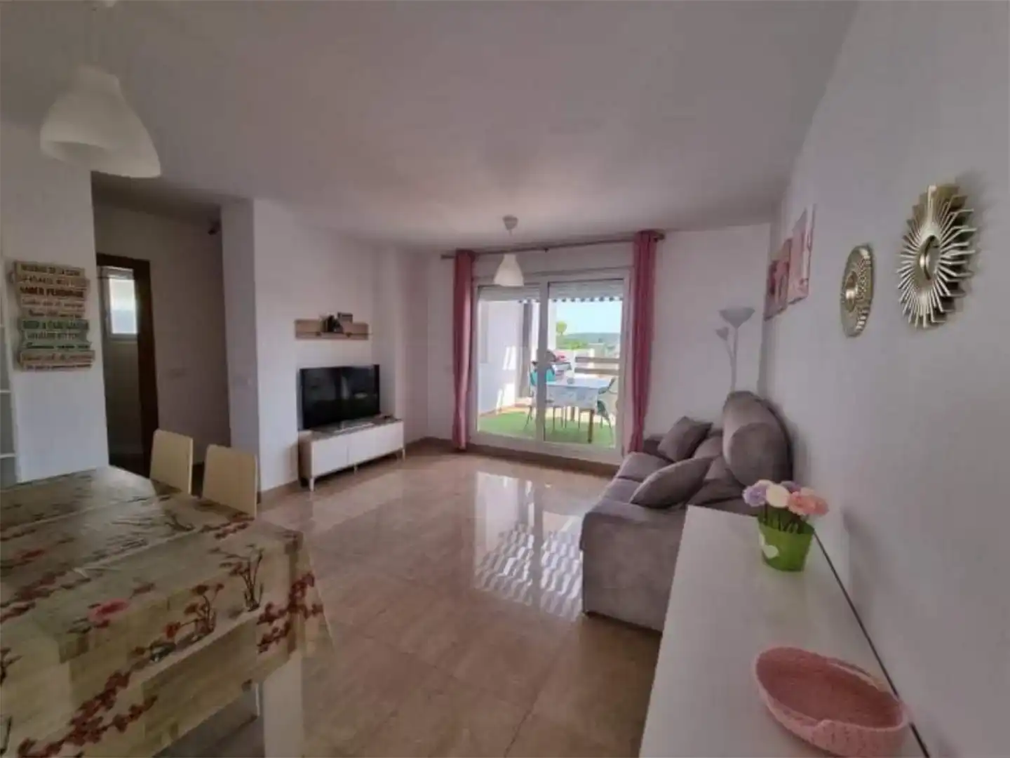 Sala de estar de Piso de alquiler en Manilva con Aire acondicionado y Piscina