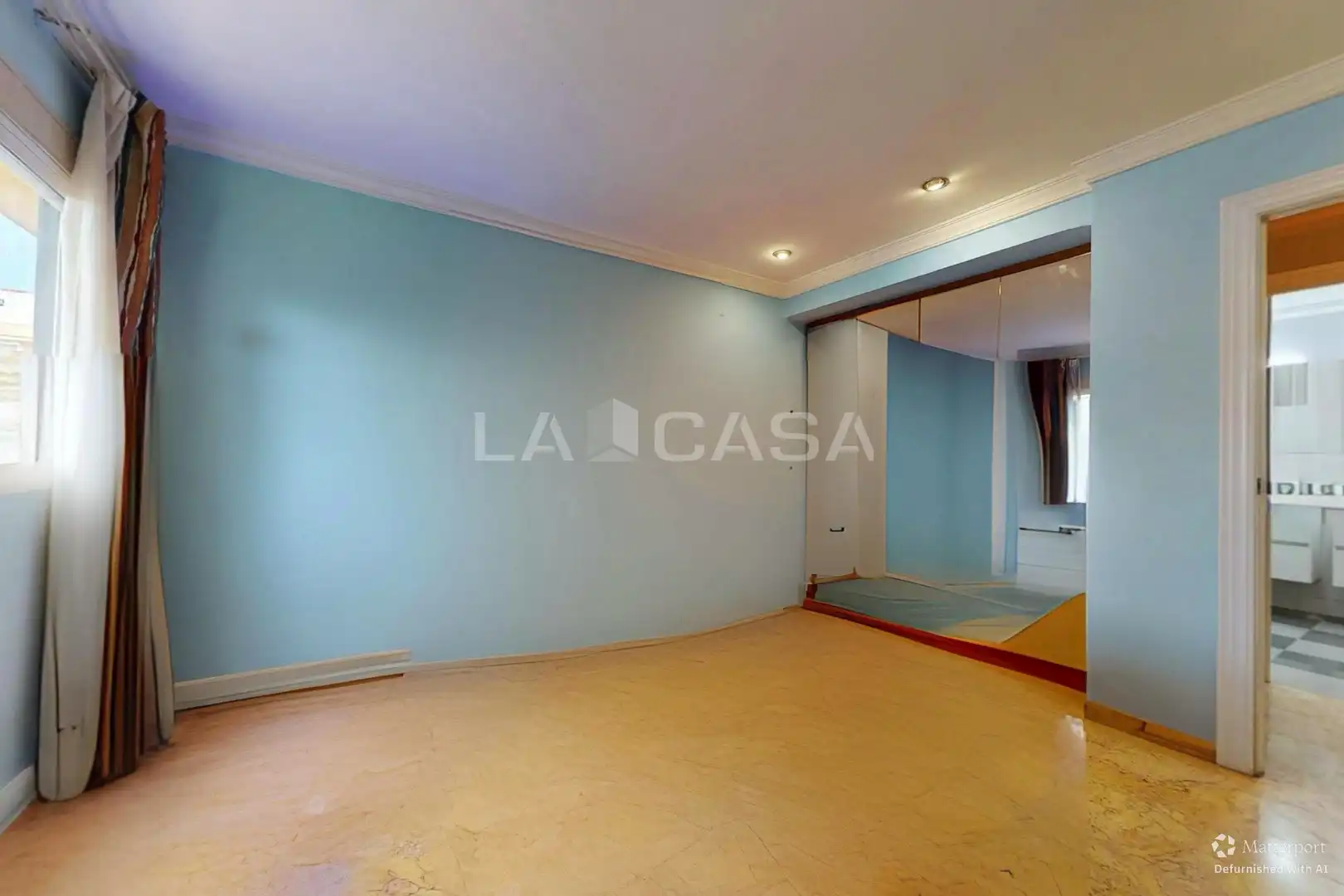 Piso en venta en Valencia con Balcón