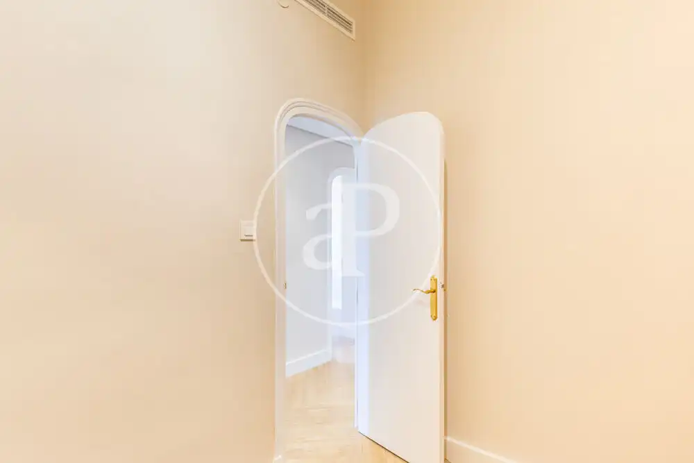 Flat for rent in Valencia  with Air Conditioner, Heating and Balcony